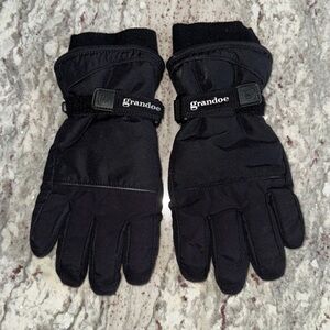 Black Grandee Youth Winter Gloves